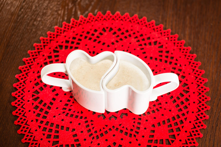 Zestaw białe kubeczki miłości serca z łyżeczkami