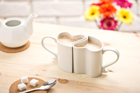 Zestaw białe kubeczki miłości serca z łyżeczkami