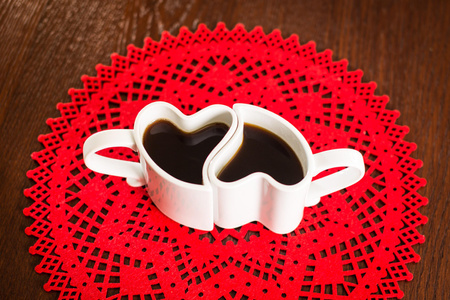 Zestaw białe kubeczki miłości serca z łyżeczkami