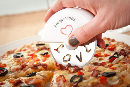 Zakochany nóż do pizzy - Porcja miłości