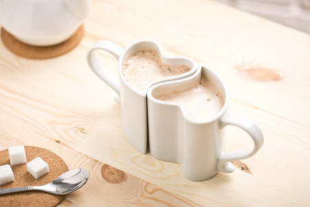 Zestaw białe kubeczki miłości serca z łyżeczkami