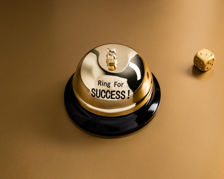 Biurkowy dzwonek na SUKCES (Ring for SUCCESS!) 